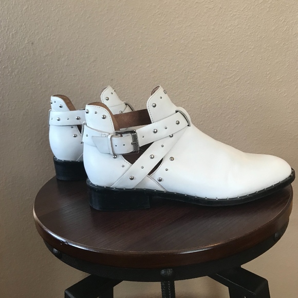 Halogen Hailey Studded Ankle Bootie - Picture 3 of 8